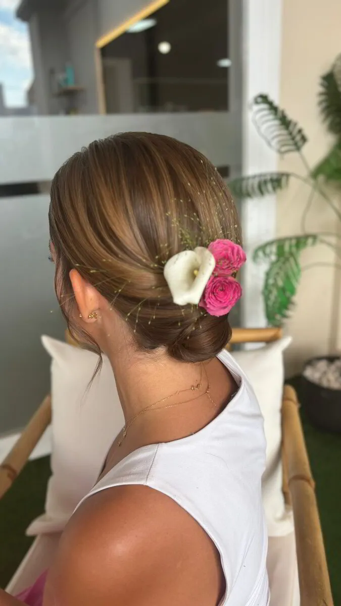 Recogido floral, trabajo de Glow Up Studio